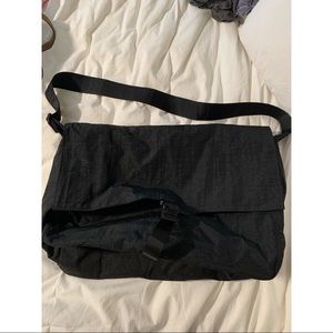 Baggu sport messenger bag